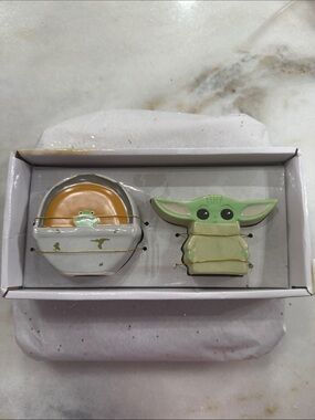 Baby Yoda The Child Ceramic salt and pepper Set - Green and Tan